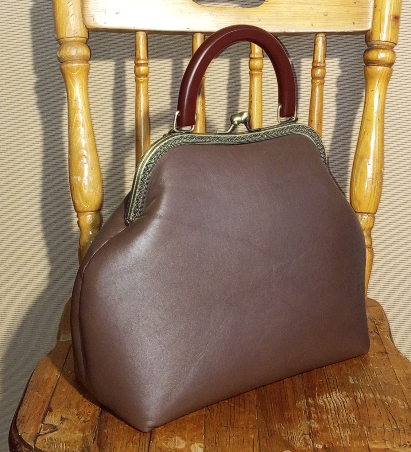 Bohemian Brown Leather Kisslock Bag – Genuine Leather Handbag with Chain Strap, Vintage Frame Purse