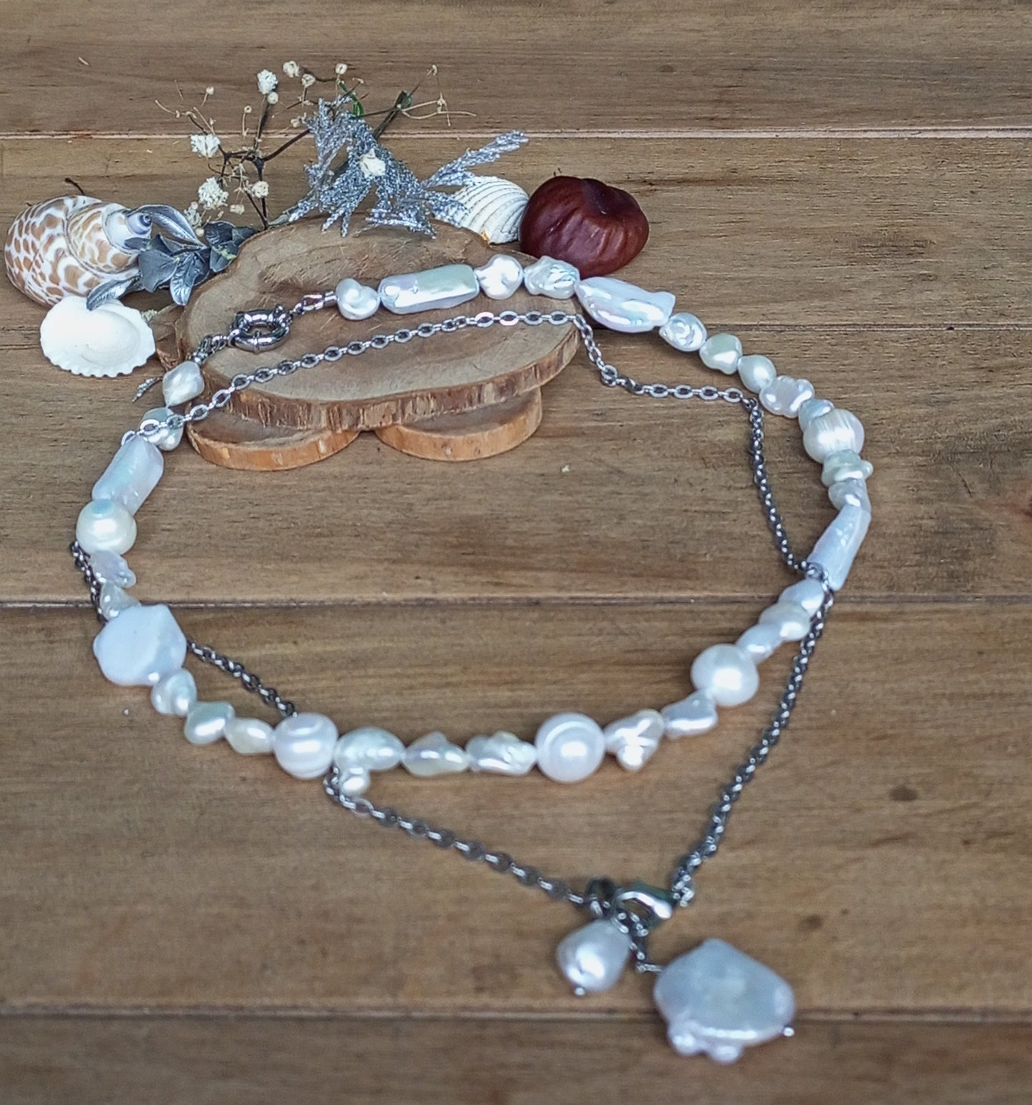 Gift-ready white pearl necklace, comes with packaging