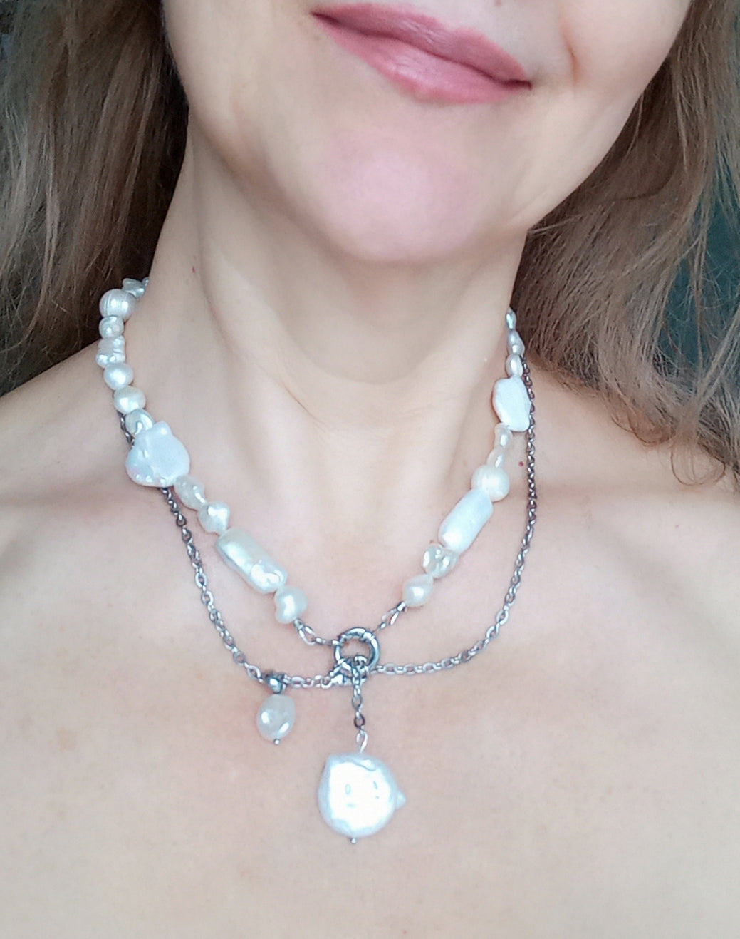 Bridal freshwater pearl necklace close up detail