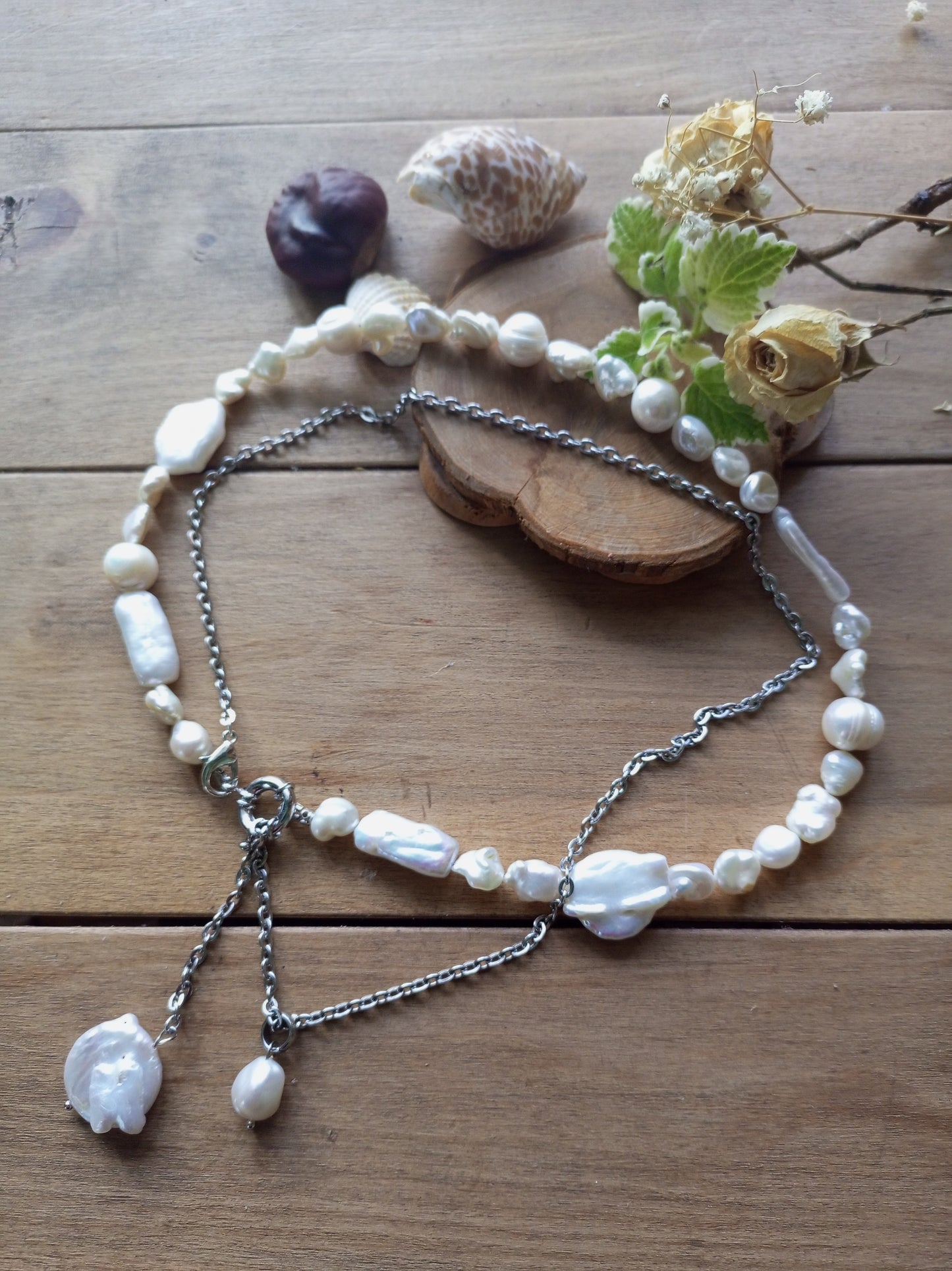 Elegant white pearl pendant necklace wedding accessory