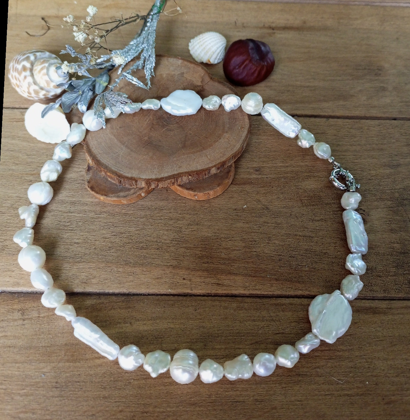 Baroque pearl necklace with movable pearl charms