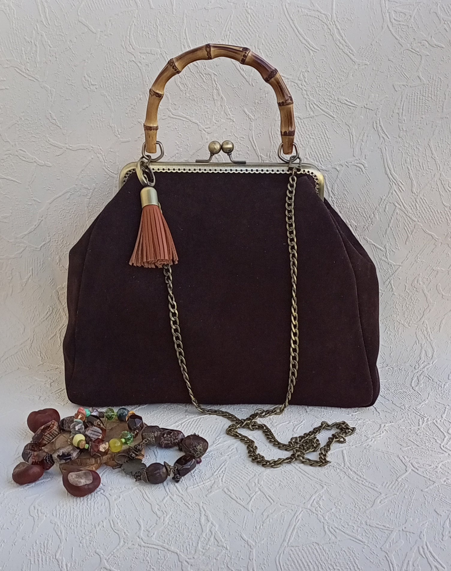 Classic kisslock handbag brown suede spacious interior