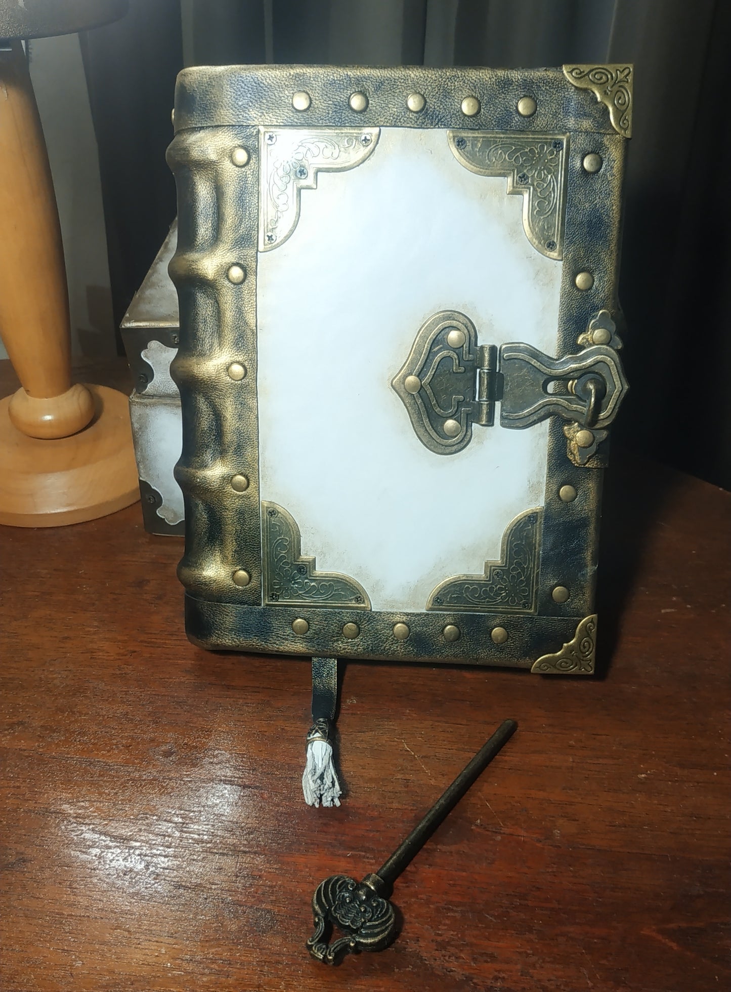 Black and White Vintage Leather Journal with Aged Paper – Handmade Medieval Notebook with Antique Lock