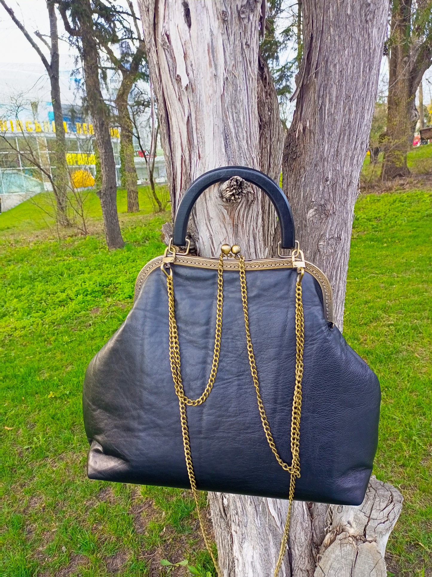 Handmade Black Leather Kisslock Bag – Vintage Clasp Frame Handbag with Chain Strap