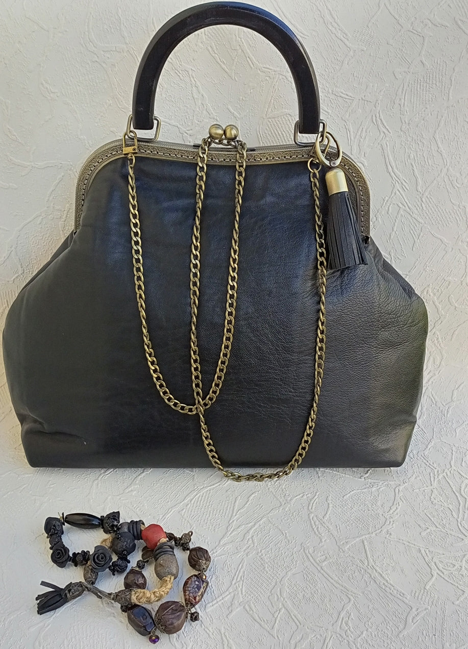 Handmade Black Leather Kisslock Bag – Vintage Clasp Frame Handbag with Chain Strap