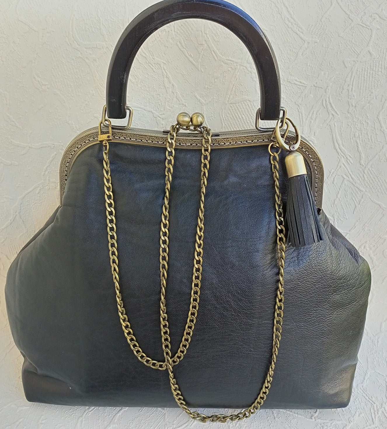 Handmade Black Leather Kisslock Bag – Vintage Clasp Frame Handbag with Chain Strap