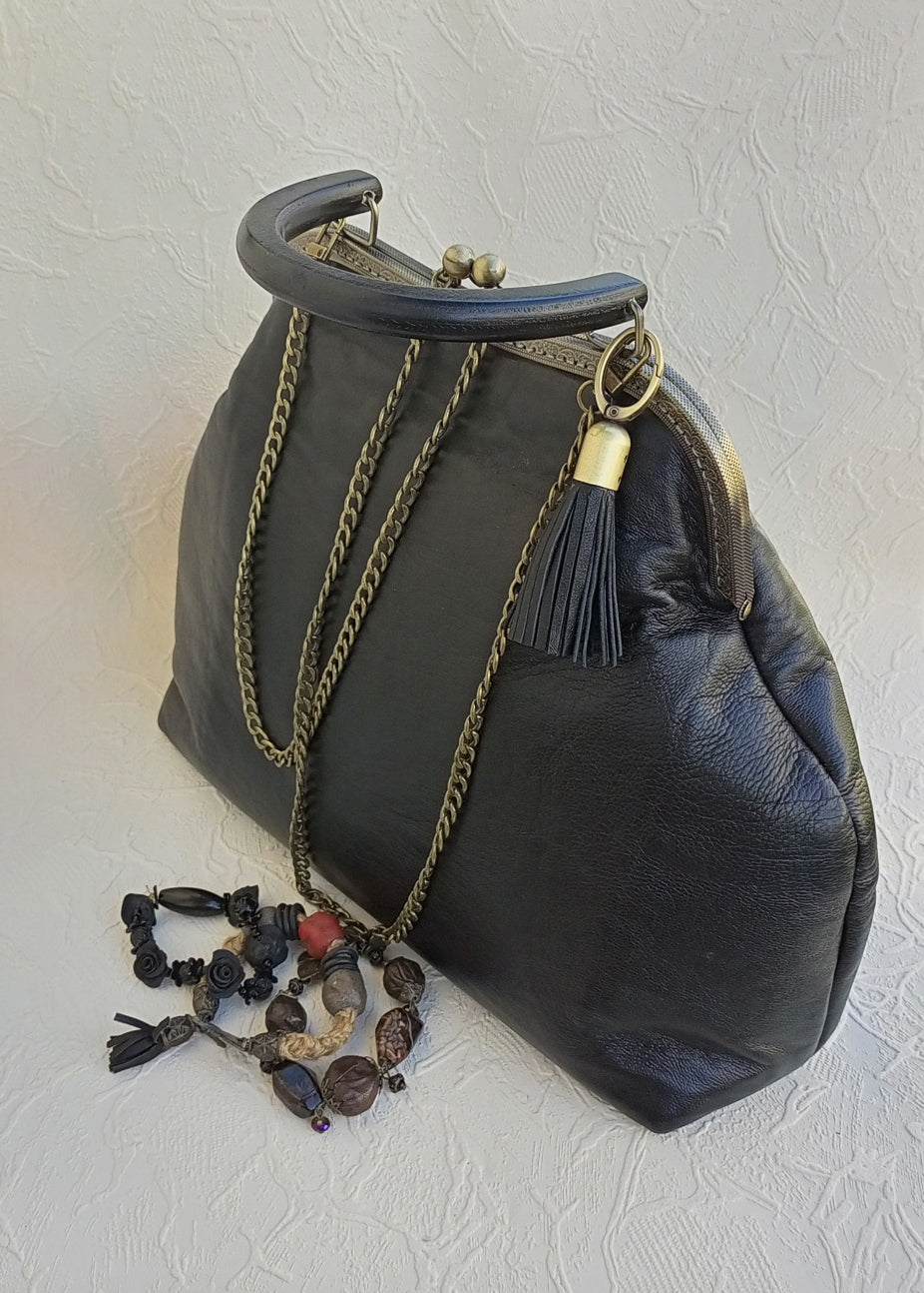 Handmade Black Leather Kisslock Bag – Vintage Clasp Frame Handbag with Chain Strap