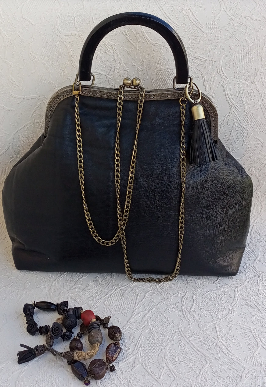 Handmade Black Leather Kisslock Bag – Vintage Clasp Frame Handbag with Chain Strap