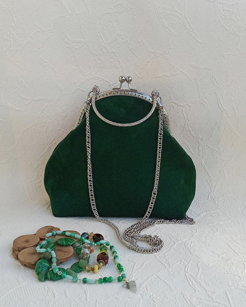 Emerald Green Suede Kisslock Bag – Vintage Leather Frame Handbag with Silver Clasp, Chain Strap Bohemian Shoulder Purse