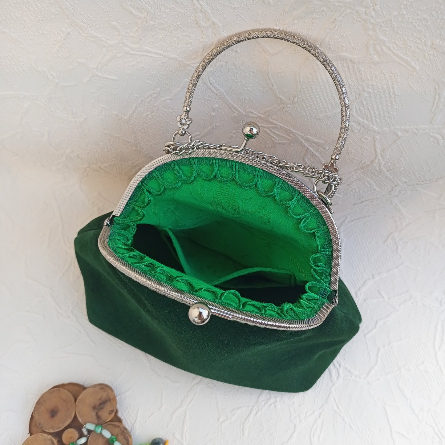 Emerald Green Suede Kisslock Bag – Vintage Leather Frame Handbag with Silver Clasp, Chain Strap Bohemian Shoulder Purse