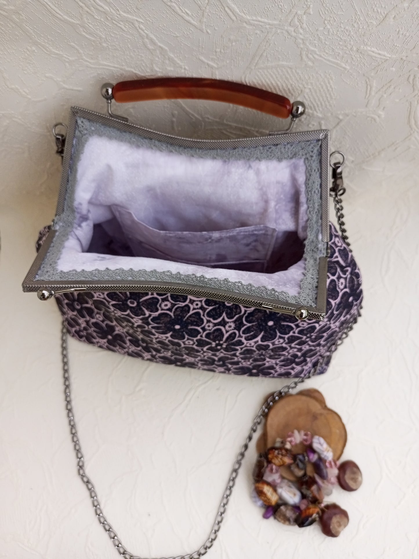 Floral Jacquard Kisslock Bag – Purple Vintage Metal Frame Handbag with Leather Tassel, Chain Strap and Top Handle Boho Purse