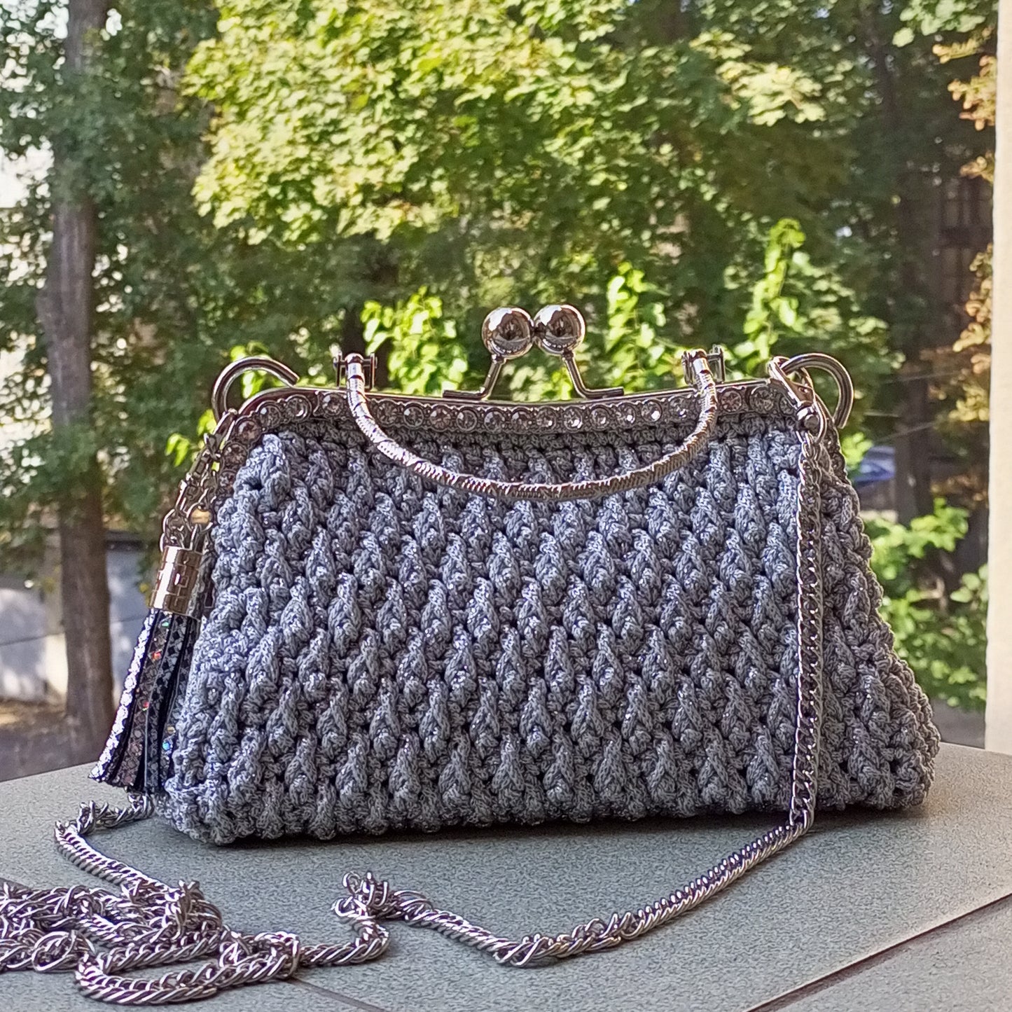 Grey Crochet Kisslock Bag – Silver Frame Wedding Clasp Purse, Elegant Lurex Evening Handbag, Bohemian Crossbody Bag