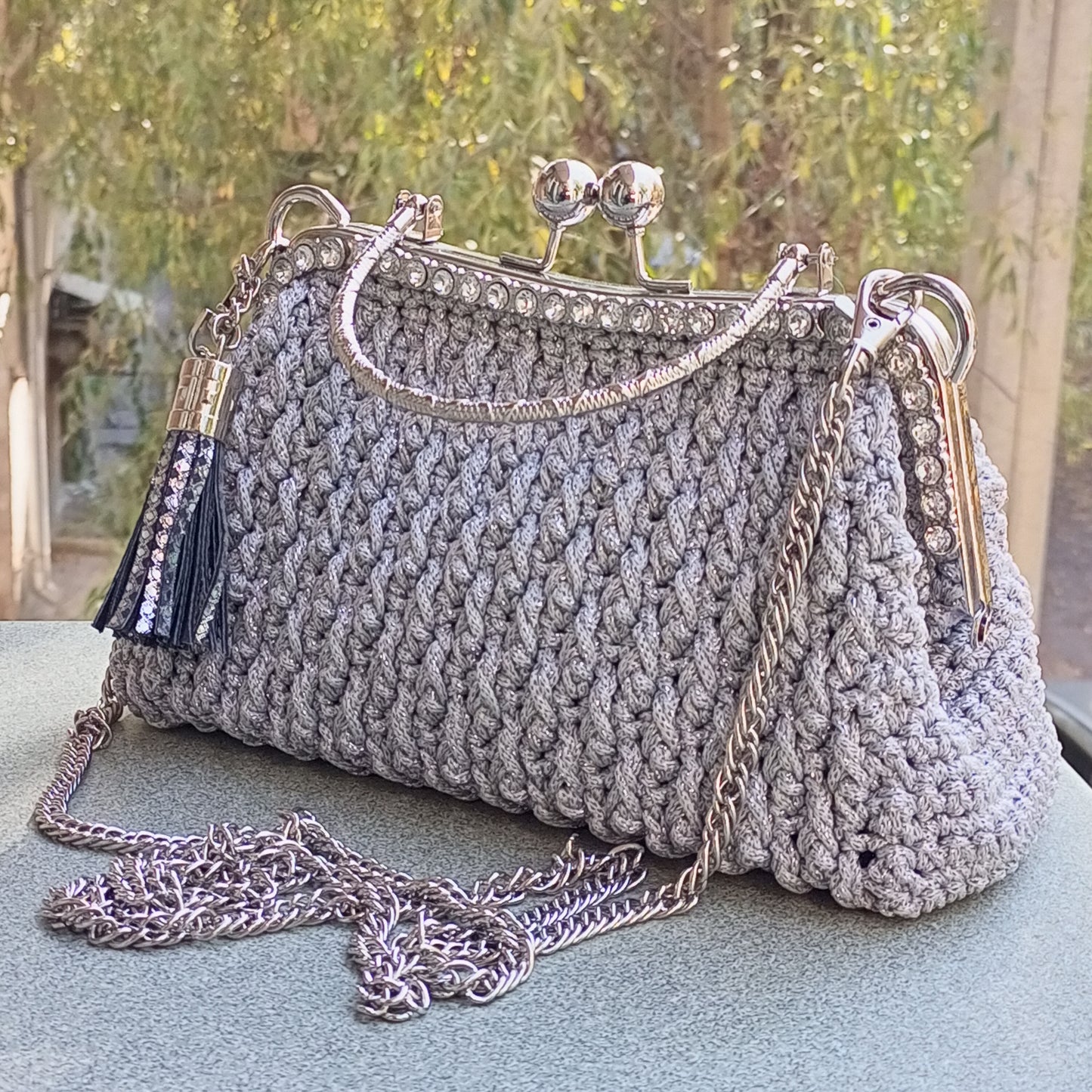 Grey Crochet Kisslock Bag – Silver Frame Wedding Clasp Purse, Elegant Lurex Evening Handbag, Bohemian Crossbody Bag