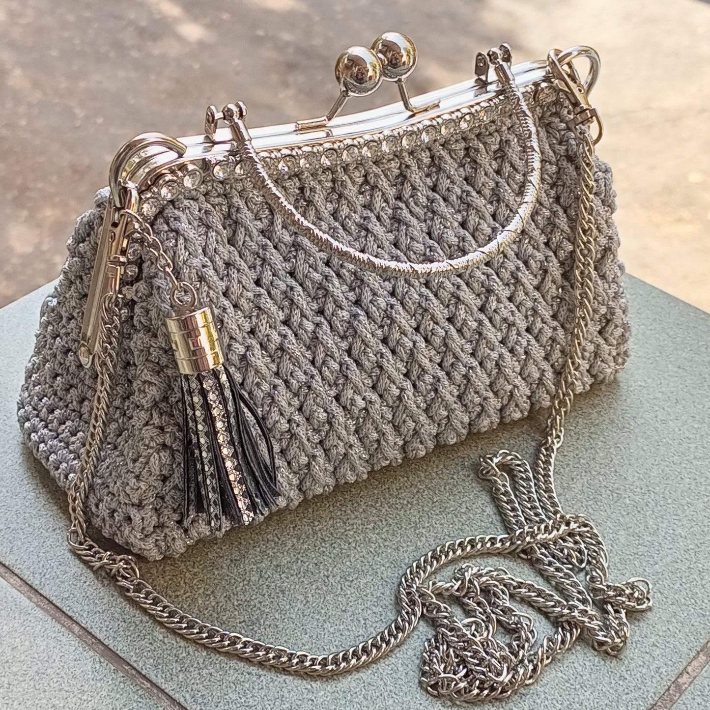 Grey Crochet Kisslock Bag – Silver Frame Wedding Clasp Purse, Elegant Lurex Evening Handbag, Bohemian Crossbody Bag
