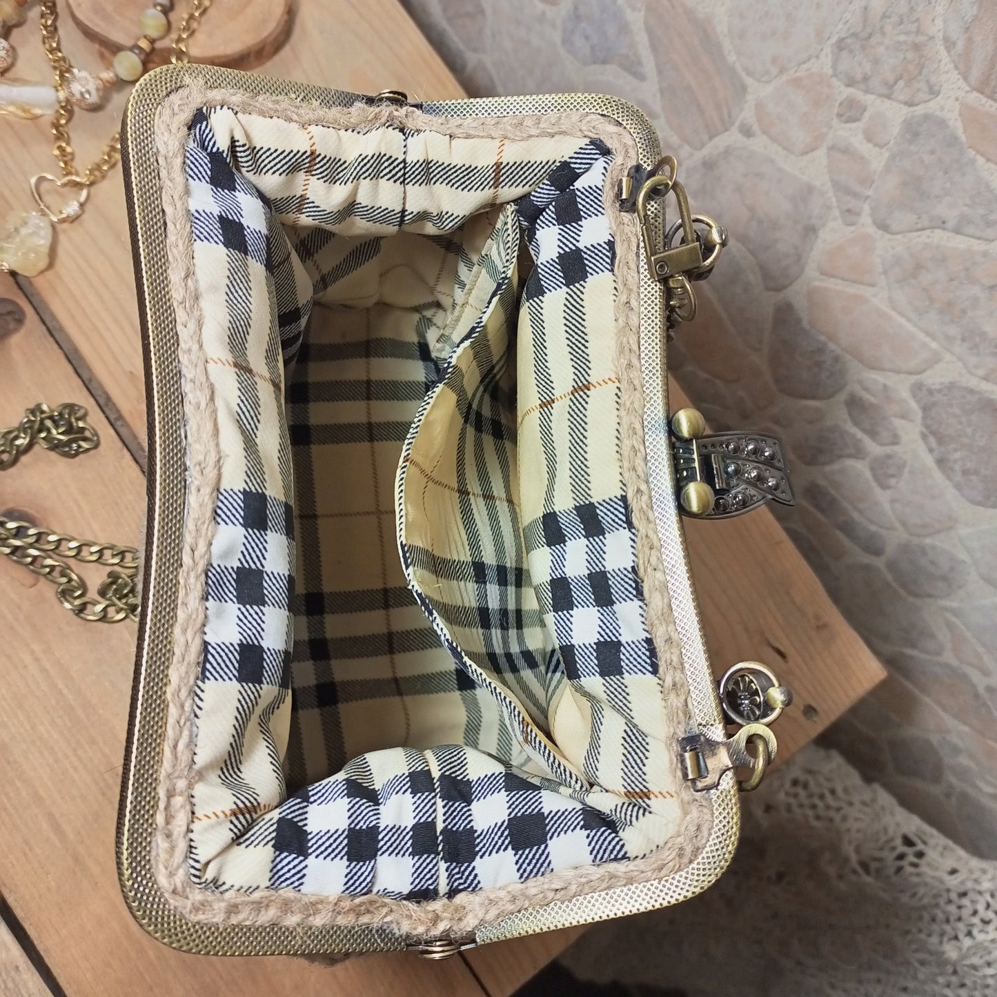 Bohemian Beige Crochet Jute Kisslock Bag – Handmade Natural Fiber Handbag with Chain Strap