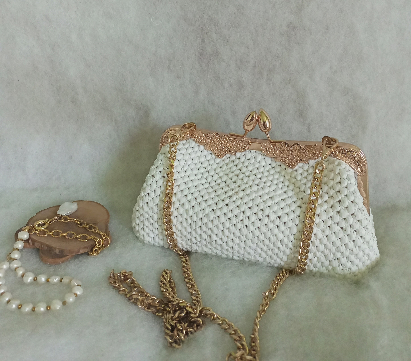 White Crochet Kisslock Bag – Raffia Bridal Handbag with Gold Frame & Chain Strap