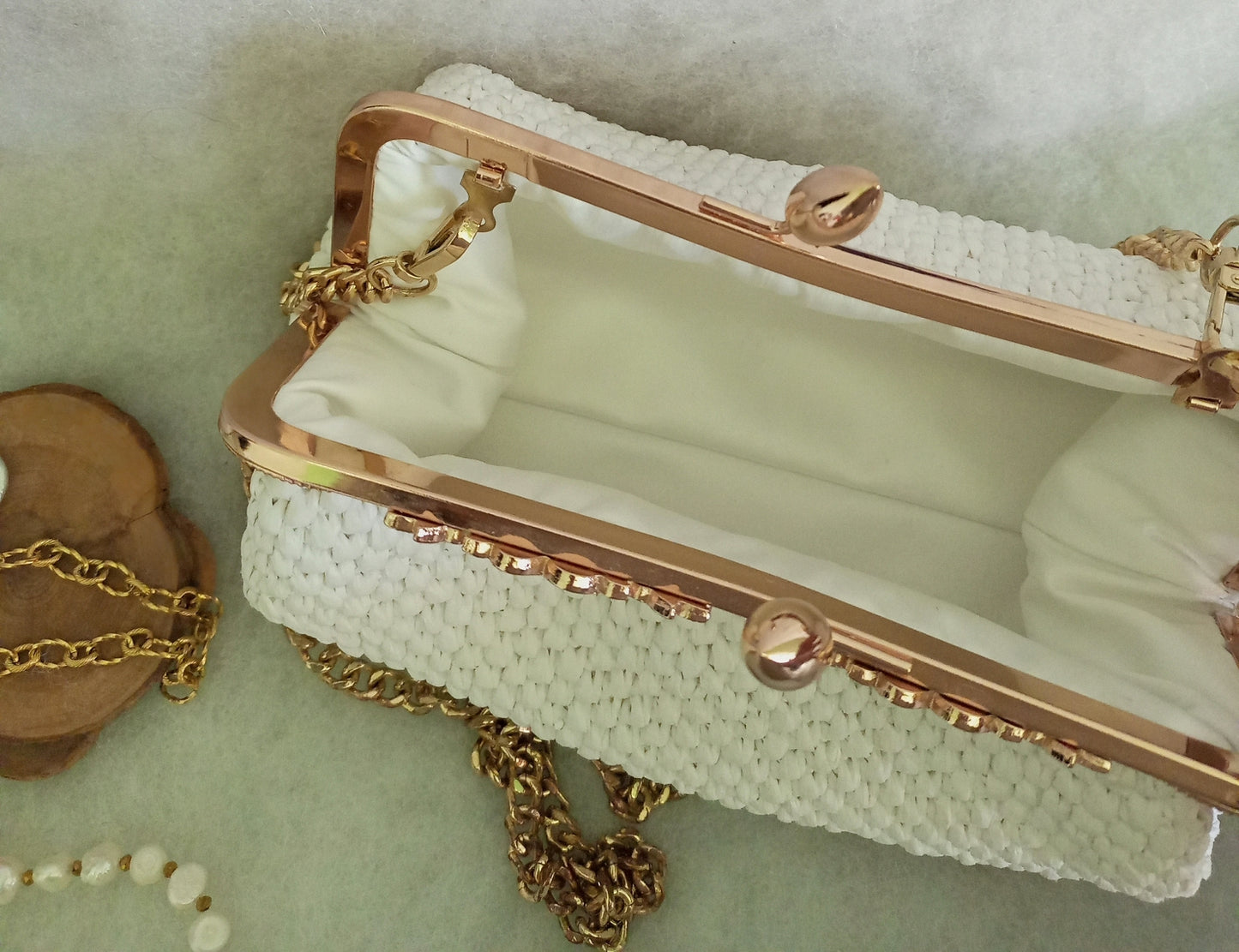 White Crochet Kisslock Bag – Raffia Bridal Handbag with Gold Frame & Chain Strap