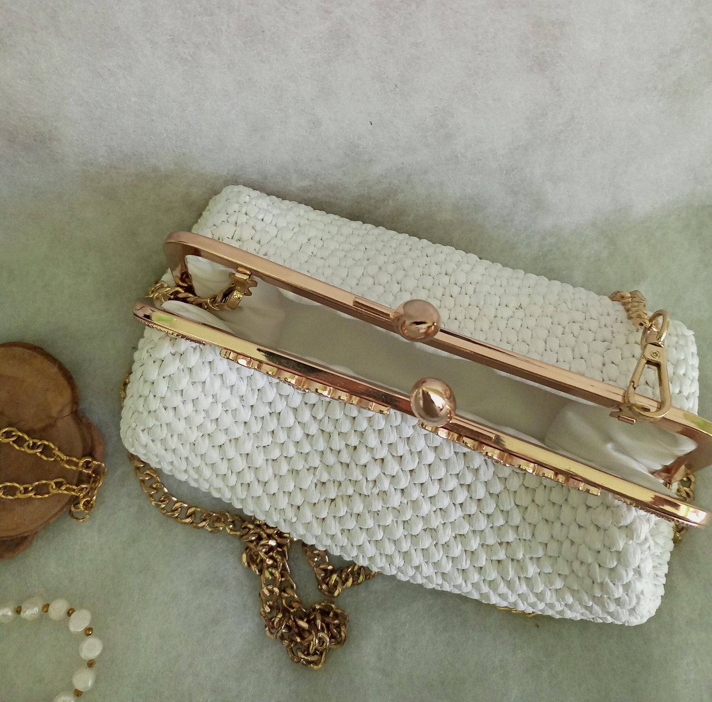 White Crochet Kisslock Bag – Raffia Bridal Handbag with Gold Frame & Chain Strap