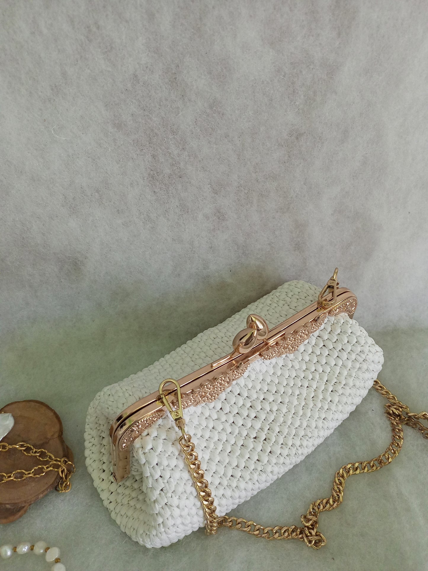 White Crochet Kisslock Bag – Raffia Bridal Handbag with Gold Frame & Chain Strap