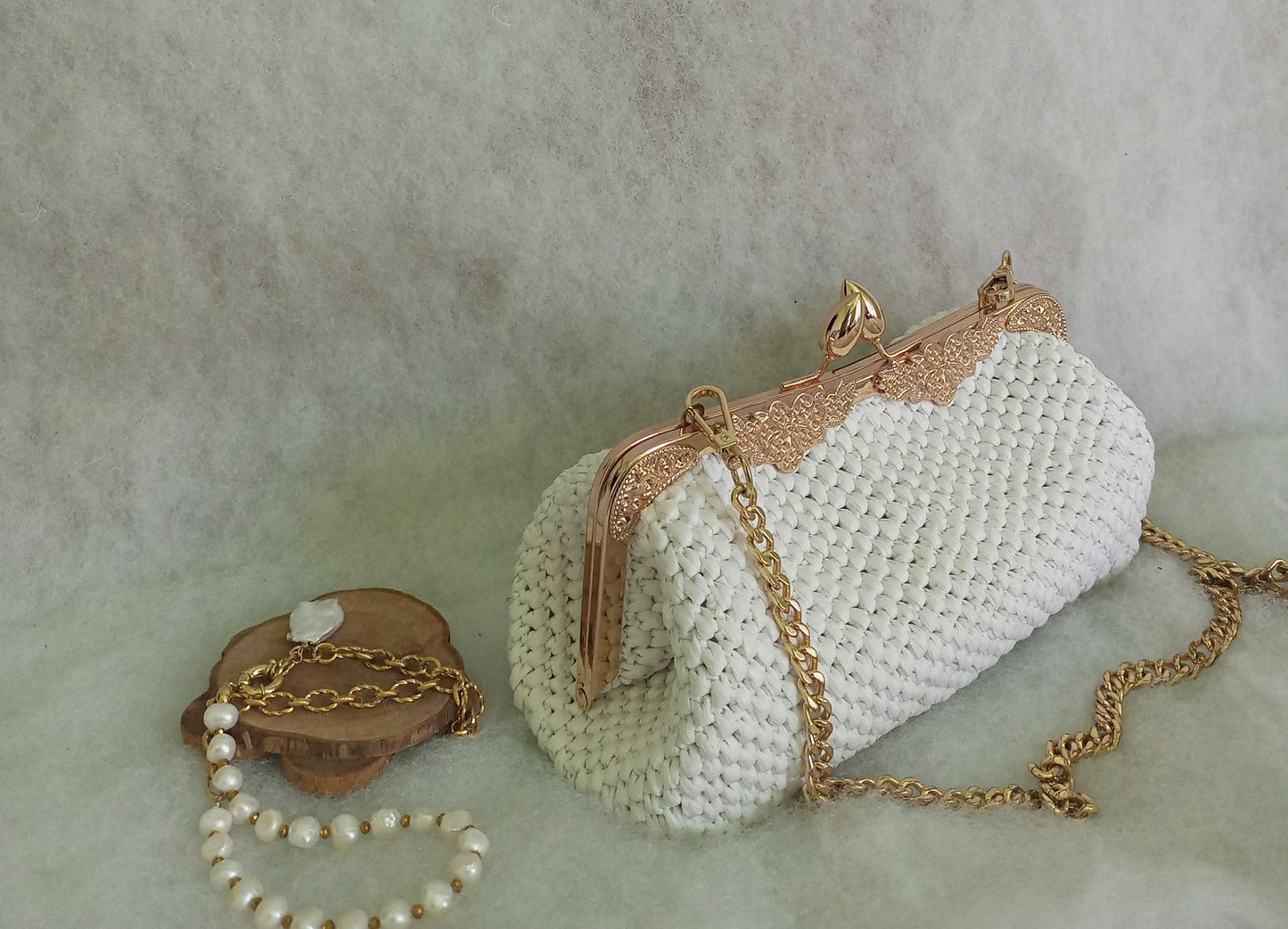 White Crochet Kisslock Bag – Raffia Bridal Handbag with Gold Frame & Chain Strap