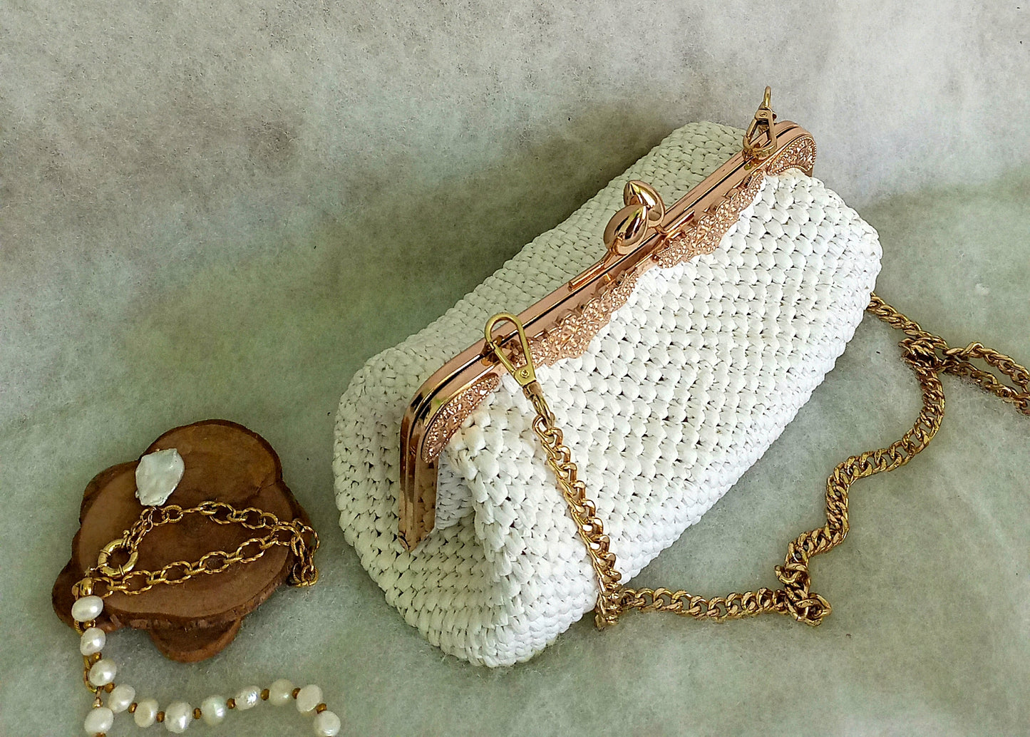 White Crochet Kisslock Bag – Raffia Bridal Handbag with Gold Frame & Chain Strap