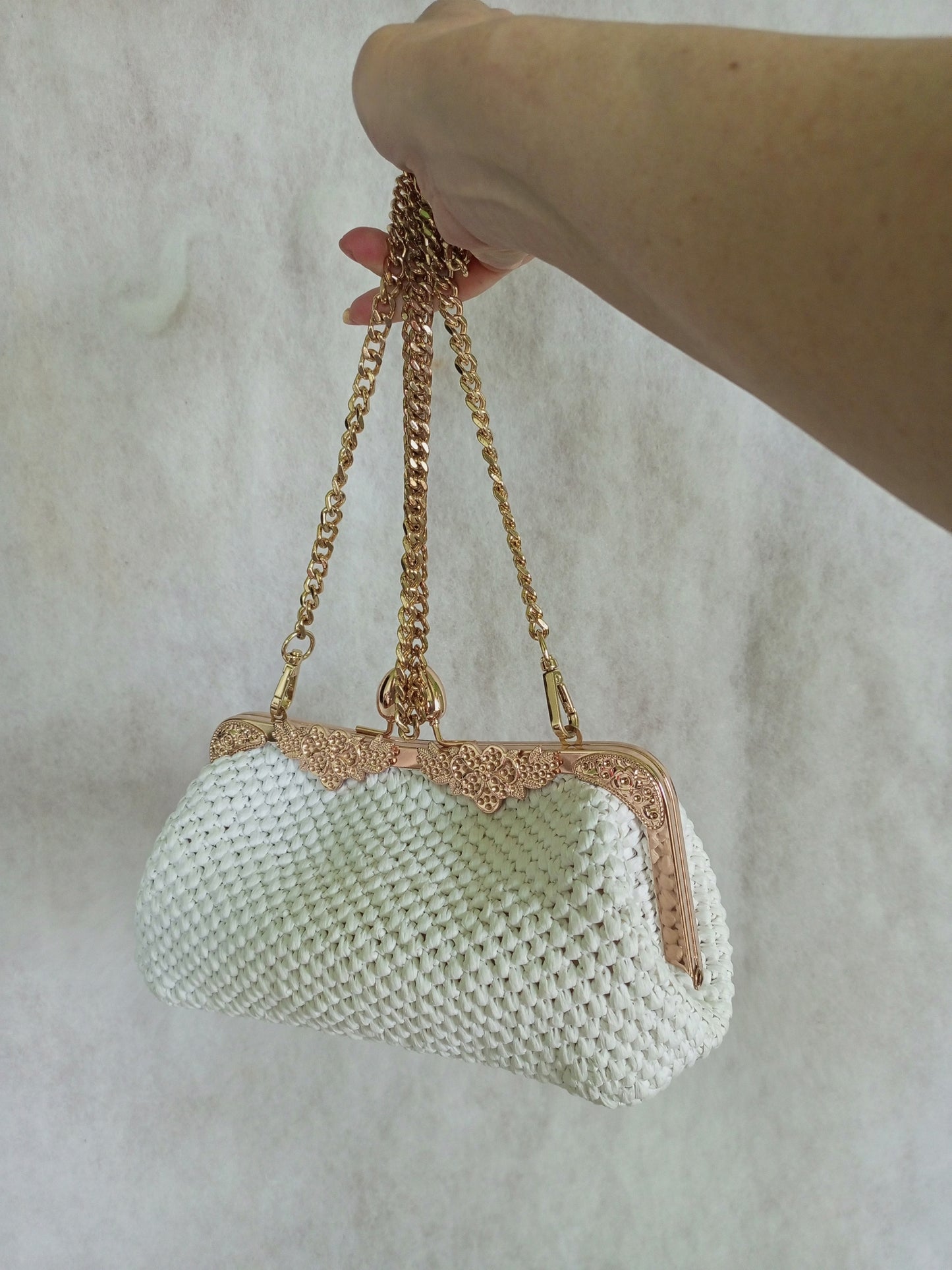 White Crochet Kisslock Bag – Raffia Bridal Handbag with Gold Frame & Chain Strap