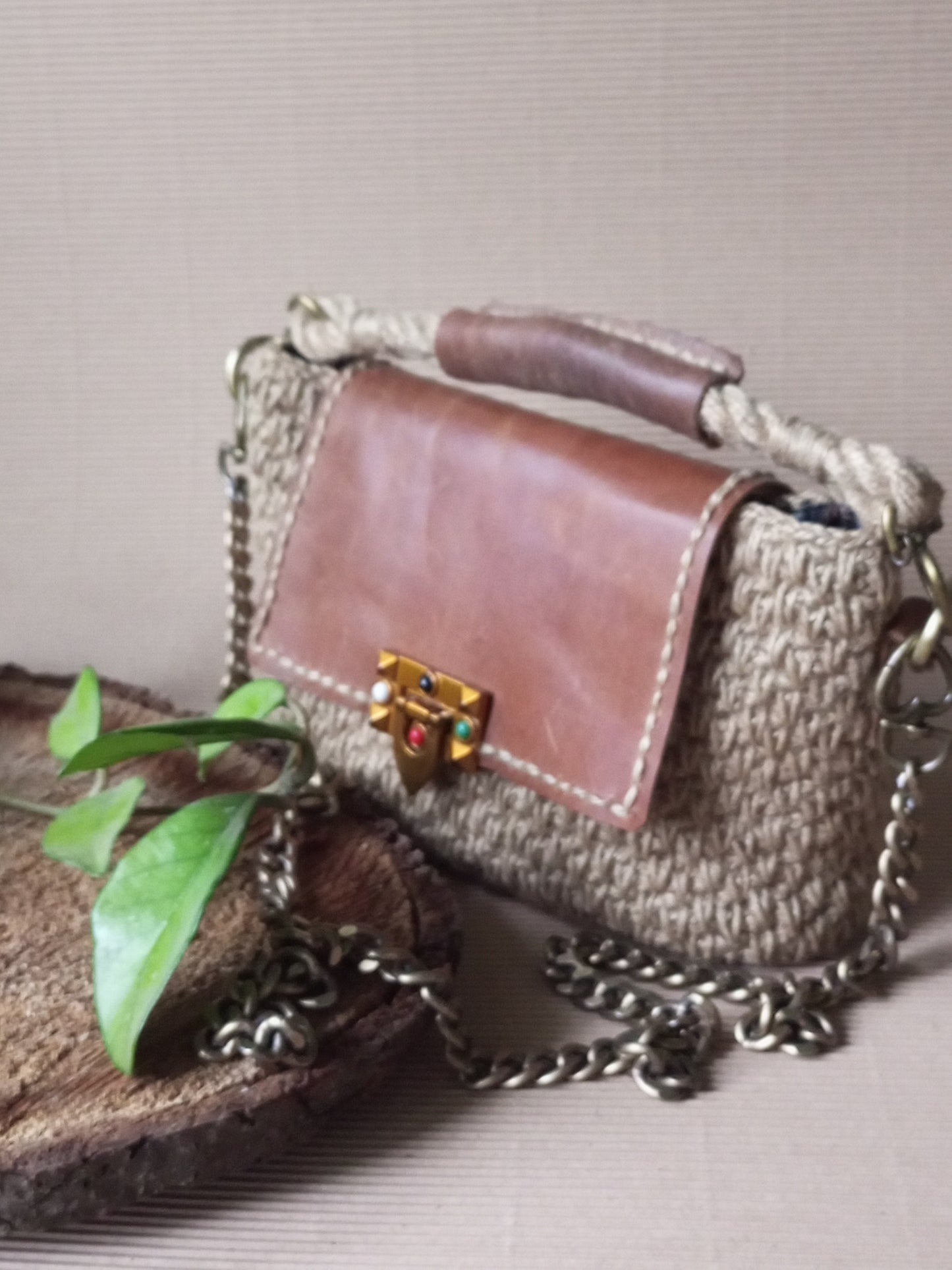 Beige Jute Crochet Bag with Leather – Handmade Boho Kisslock Purse, Vintage Brass Frame Summer Crossbody Handbag