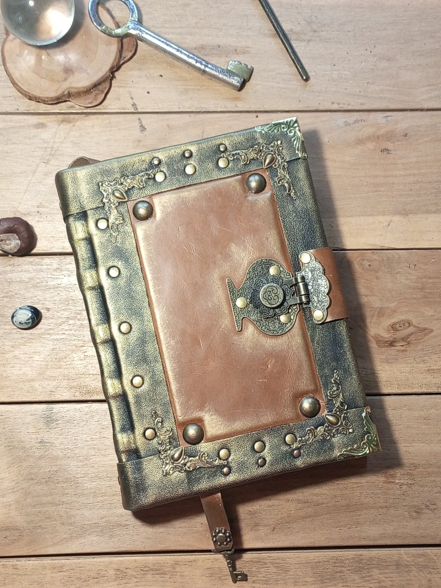 Handmade Gothic Leather Journal – Aged Black & Rusty Grimoire Notebook with Antique Lock
