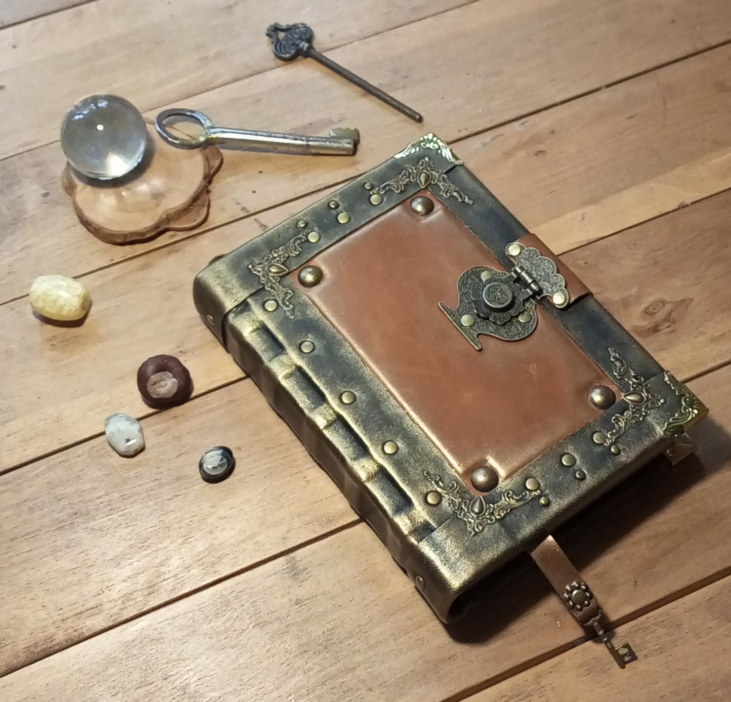 Handmade Gothic Leather Journal – Aged Black & Rusty Grimoire Notebook with Antique Lock