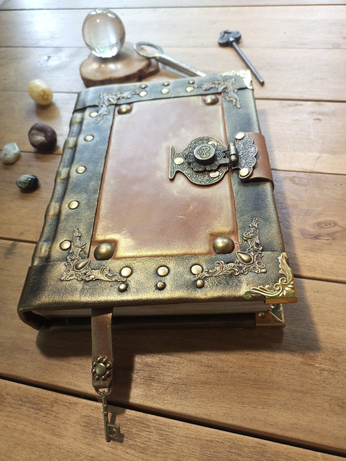 Handmade Gothic Leather Journal – Aged Black & Rusty Grimoire Notebook with Antique Lock
