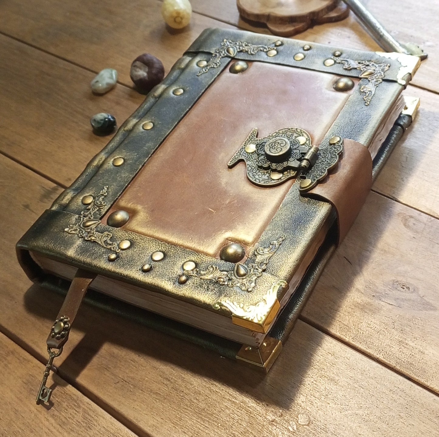 Handmade Gothic Leather Journal – Aged Black & Rusty Grimoire Notebook with Antique Lock