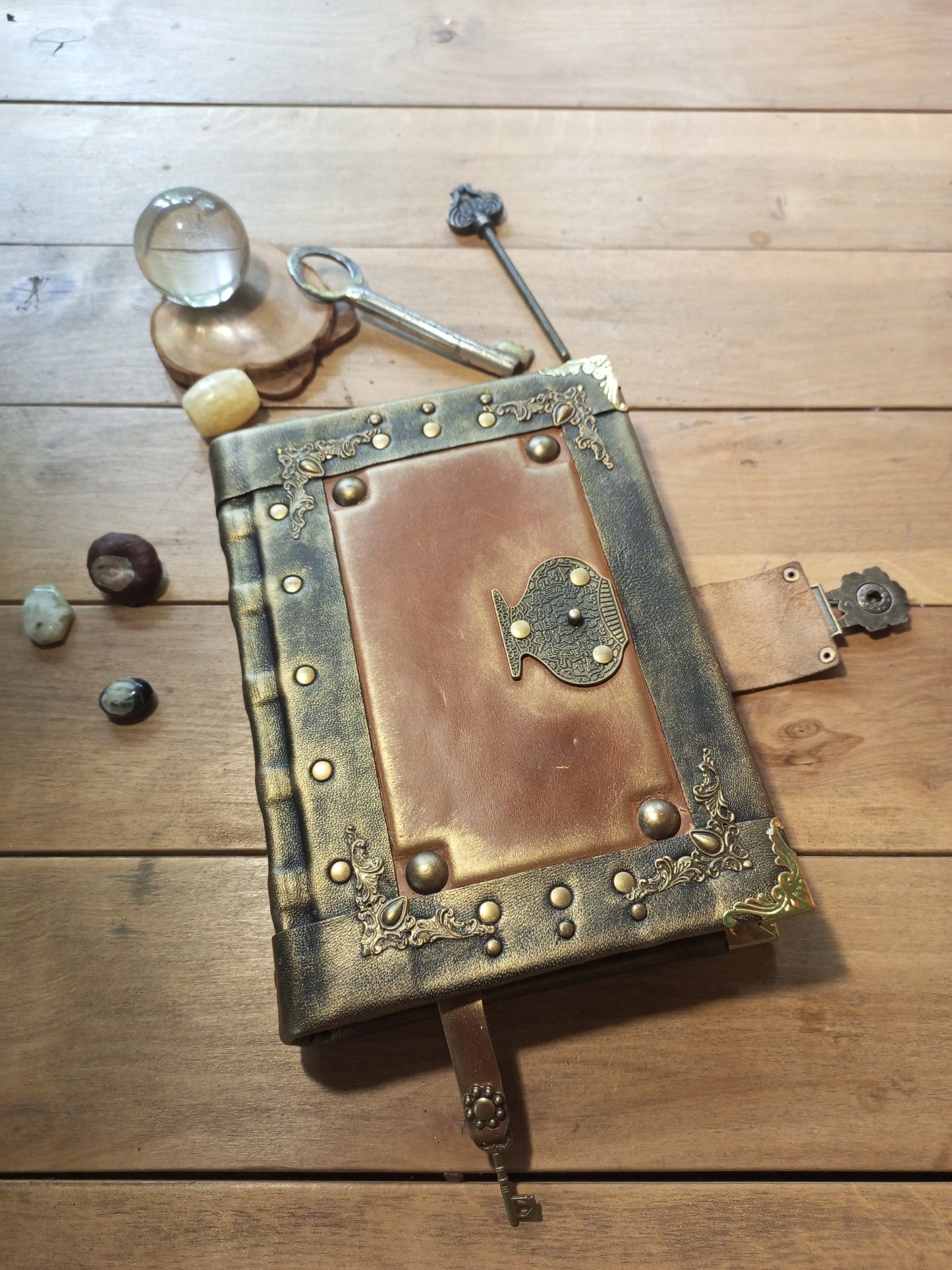 Handmade Gothic Leather Journal – Aged Black & Rusty Grimoire Notebook with Antique Lock