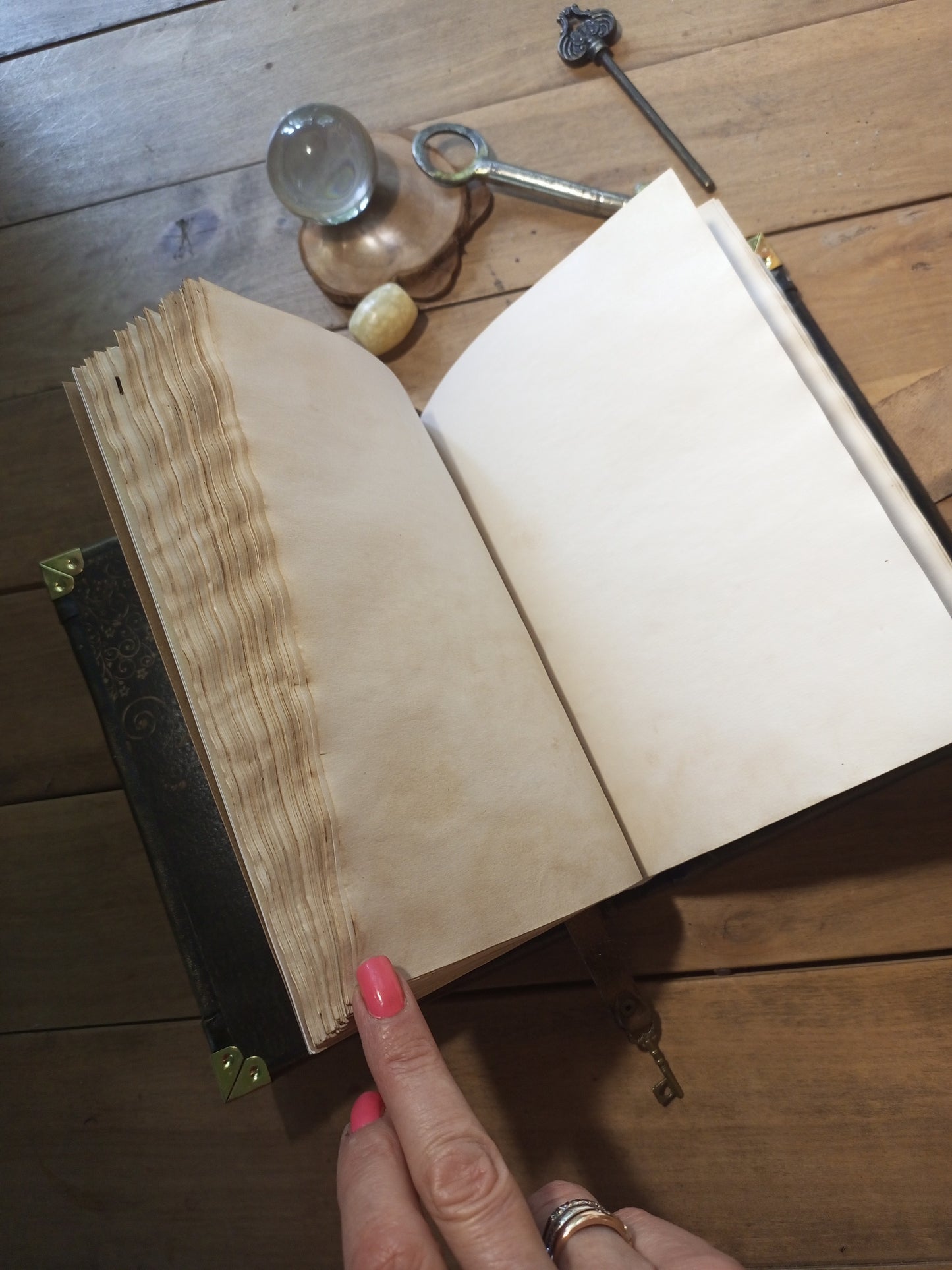 Handmade Gothic Leather Journal – Aged Black & Rusty Grimoire Notebook with Antique Lock