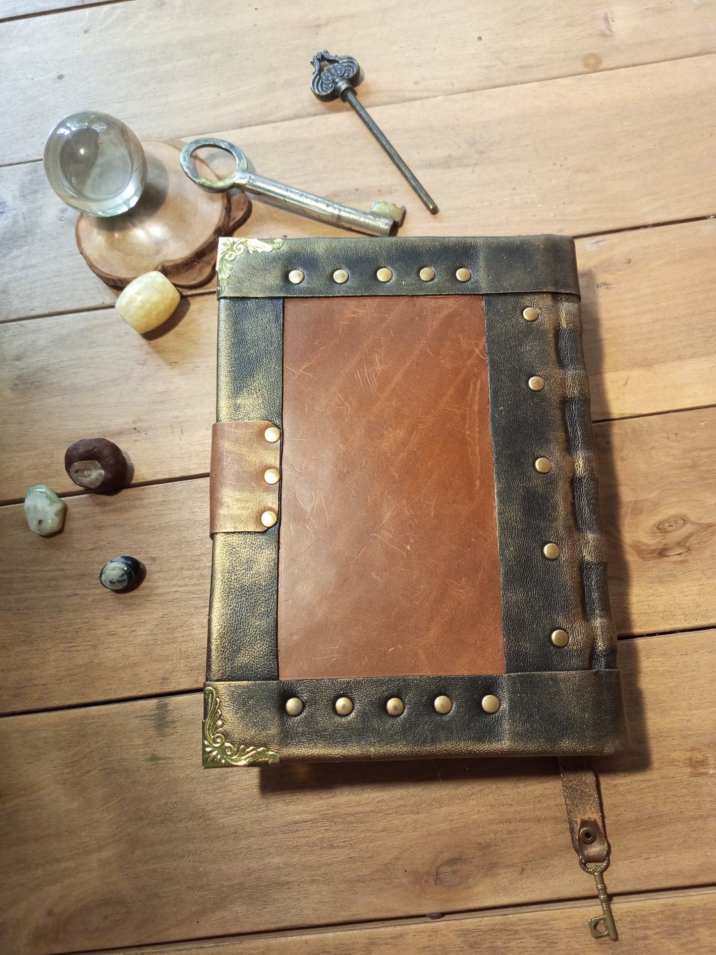 Handmade Gothic Leather Journal – Aged Black & Rusty Grimoire Notebook with Antique Lock