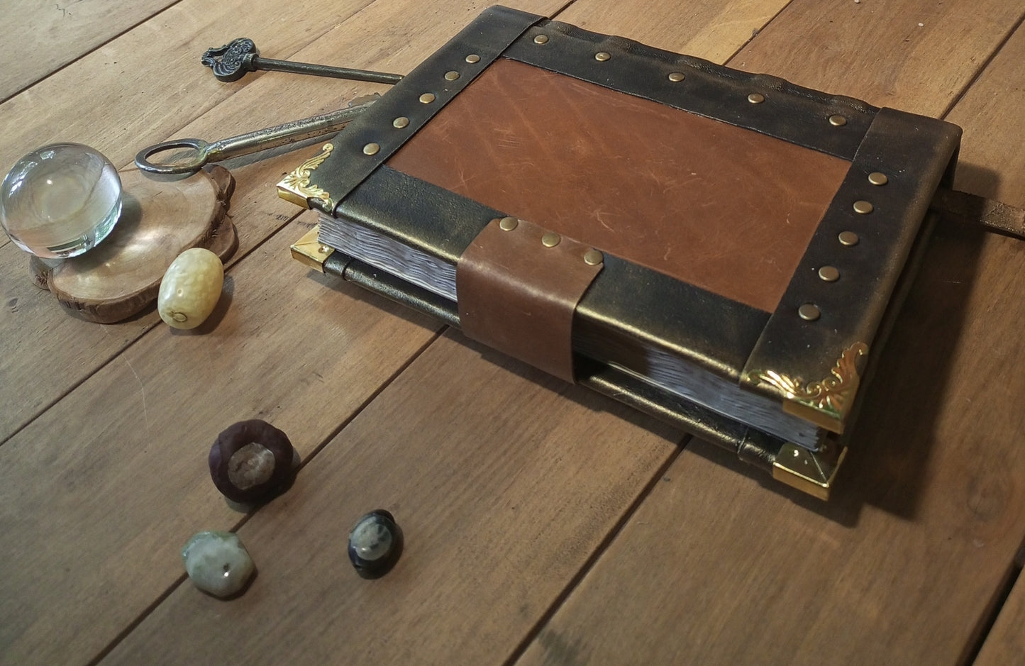 Handmade Gothic Leather Journal – Aged Black & Rusty Grimoire Notebook with Antique Lock