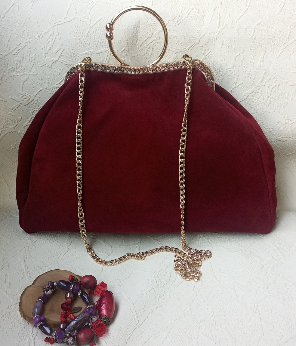 Bordeaux Suede Kisslock Bag – Bohemian Vintage Handbag with Gold Frame and Chain Strap
