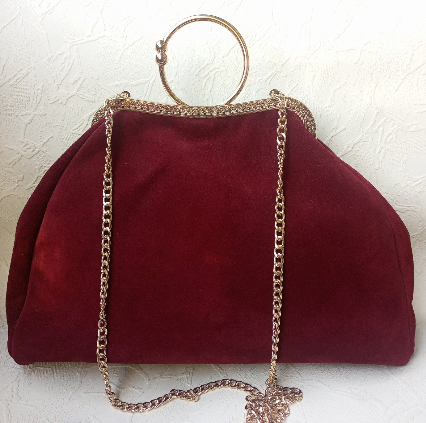 Bordeaux Suede Kisslock Bag – Bohemian Vintage Handbag with Gold Frame and Chain Strap