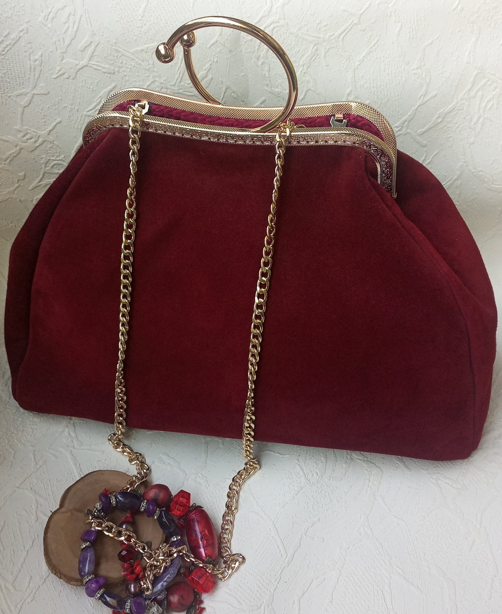 Bordeaux Suede Kisslock Bag – Bohemian Vintage Handbag with Gold Frame and Chain Strap