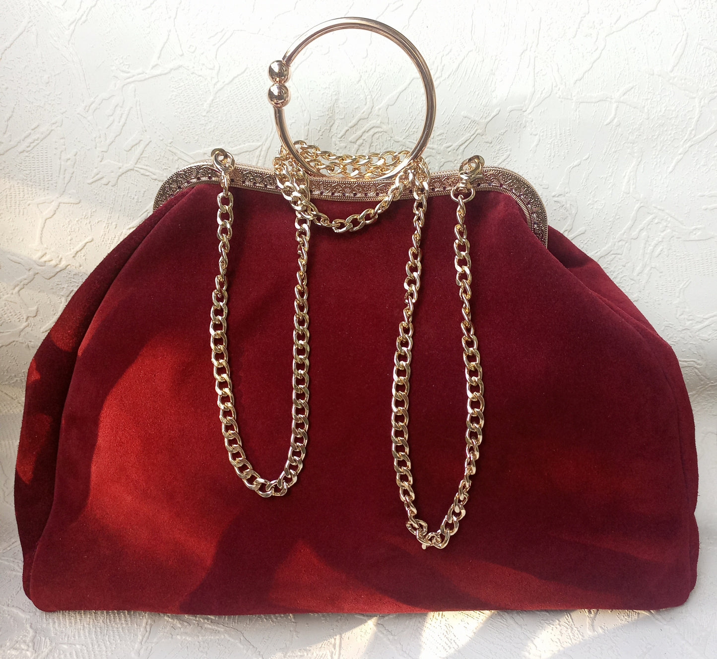 Bordeaux Suede Kisslock Bag – Bohemian Vintage Handbag with Gold Frame and Chain Strap