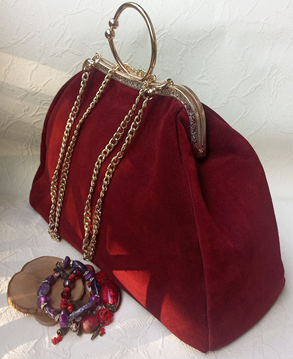 Bordeaux Suede Kisslock Bag – Bohemian Vintage Handbag with Gold Frame and Chain Strap