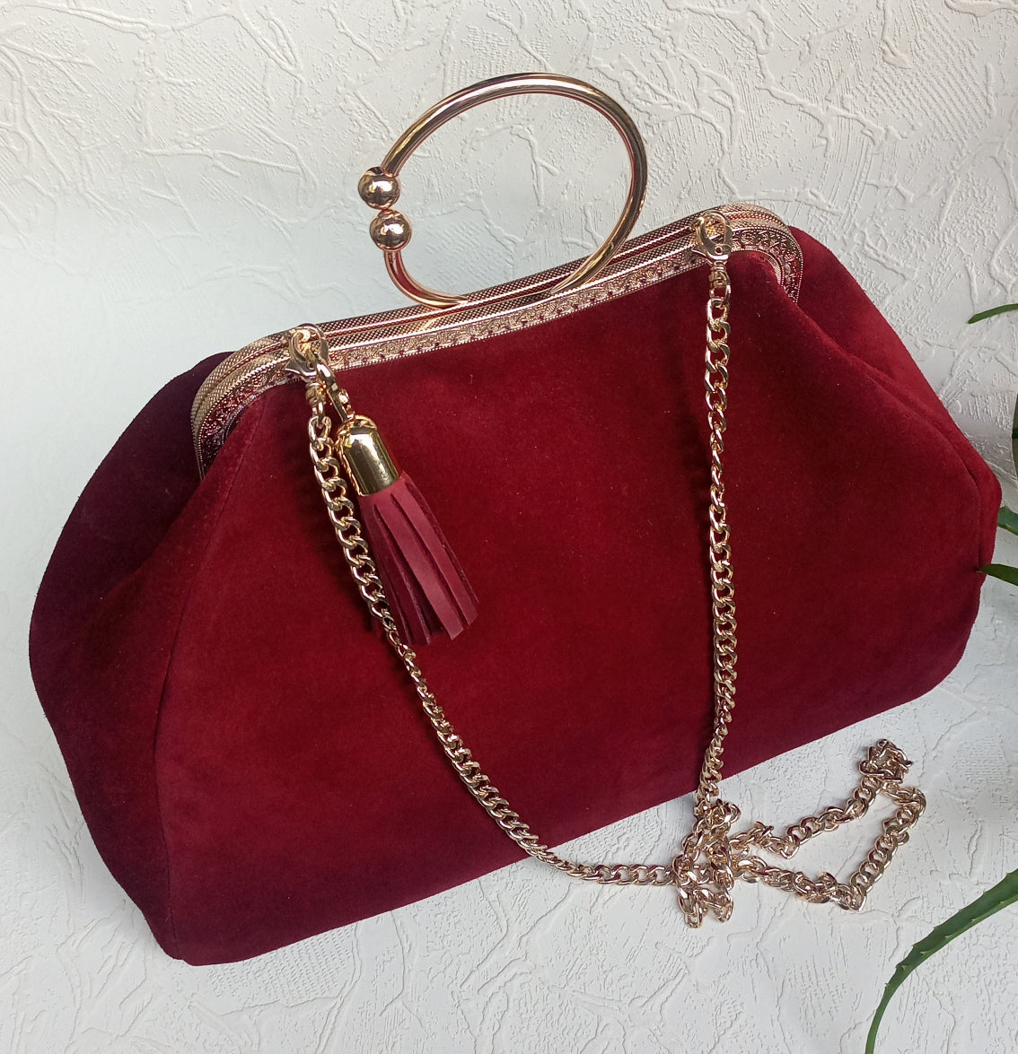 Bordeaux Suede Kisslock Bag – Bohemian Vintage Handbag with Gold Frame and Chain Strap