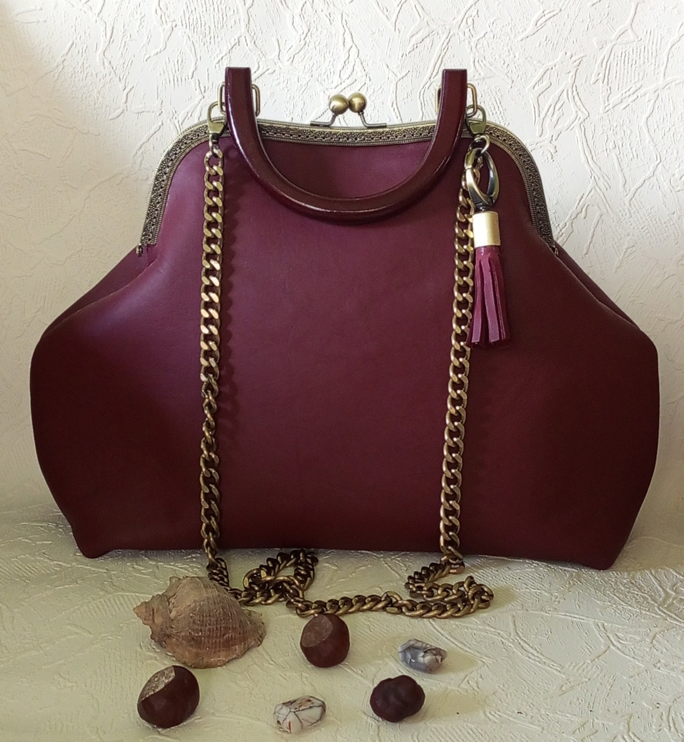 Vintage Bordeaux Leather Kisslock Bag – Genuine Wine Leather Frame Handbag with Bronze Clasp and Removable Chain Strap