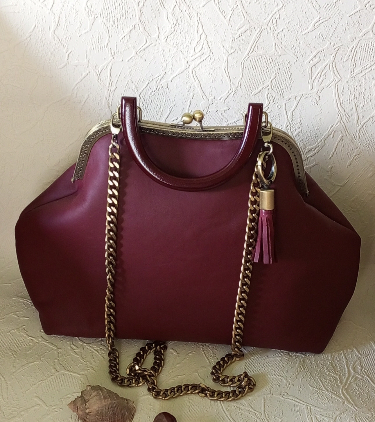 Vintage Bordeaux Leather Kisslock Bag – Genuine Wine Leather Frame Handbag with Bronze Clasp and Removable Chain Strap