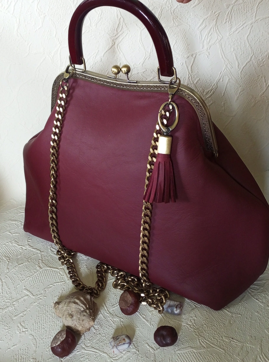 Vintage Bordeaux Leather Kisslock Bag – Genuine Wine Leather Frame Handbag with Bronze Clasp and Removable Chain Strap
