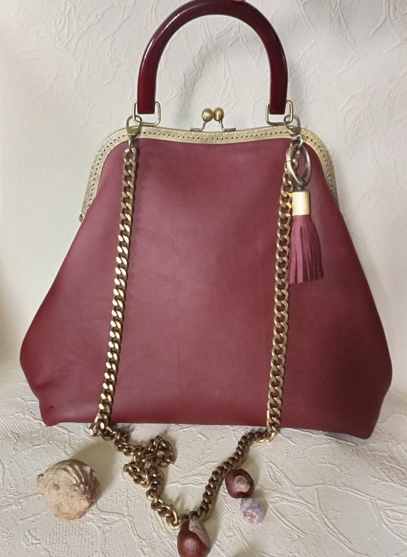 Vintage Bordeaux Leather Kisslock Bag – Genuine Wine Leather Frame Handbag with Bronze Clasp and Removable Chain Strap