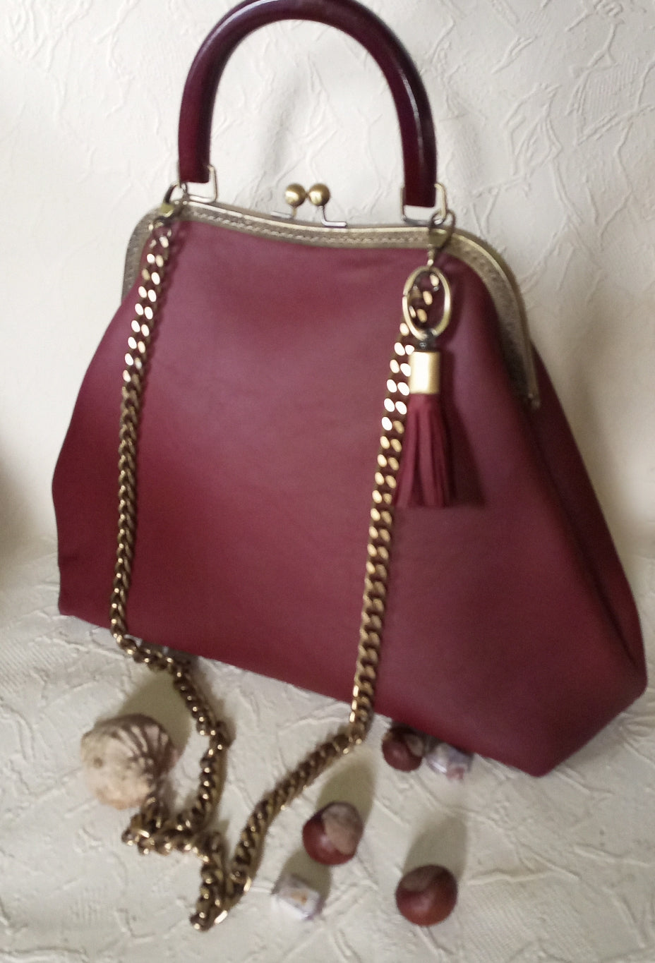 Vintage Bordeaux Leather Kisslock Bag – Genuine Wine Leather Frame Handbag with Bronze Clasp and Removable Chain Strap