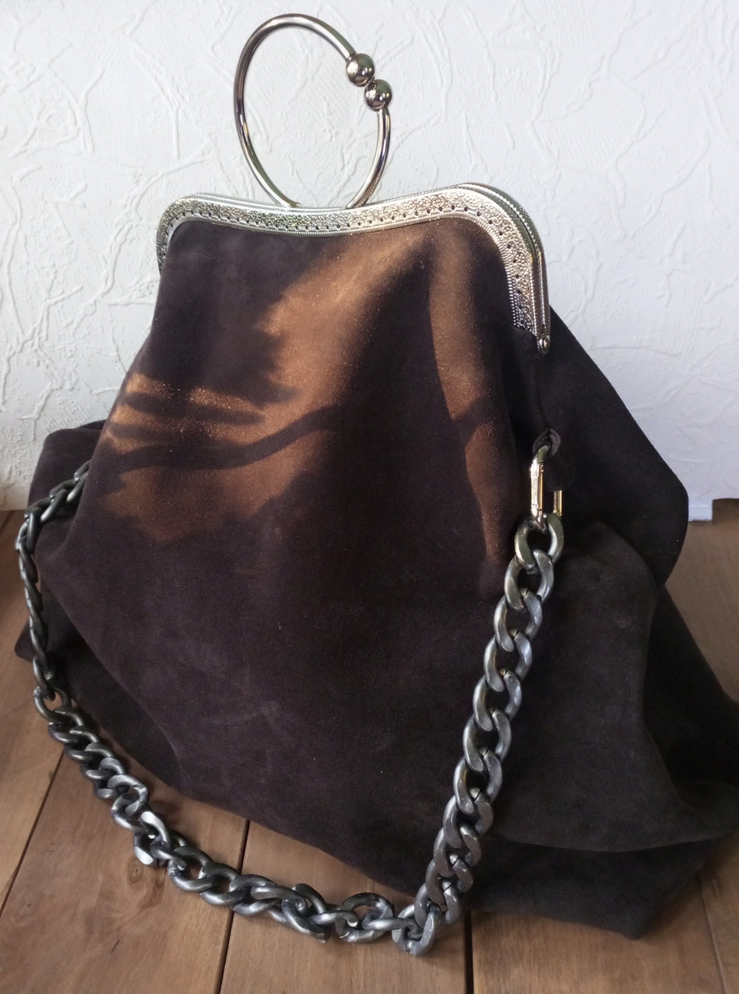 Brown Suede Kisslock Bag – Vintage Chocolate Leather Frame Handbag with Brass Clasp, Bohemian Chain Shoulder Purse
