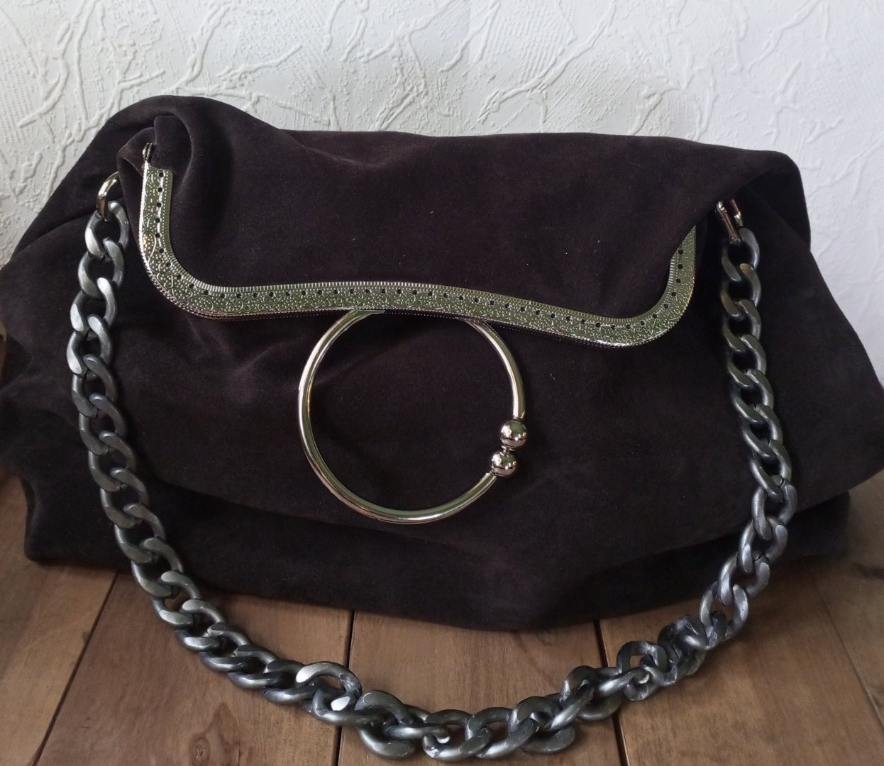 Brown Suede Kisslock Bag – Vintage Chocolate Leather Frame Handbag with Brass Clasp, Bohemian Chain Shoulder Purse