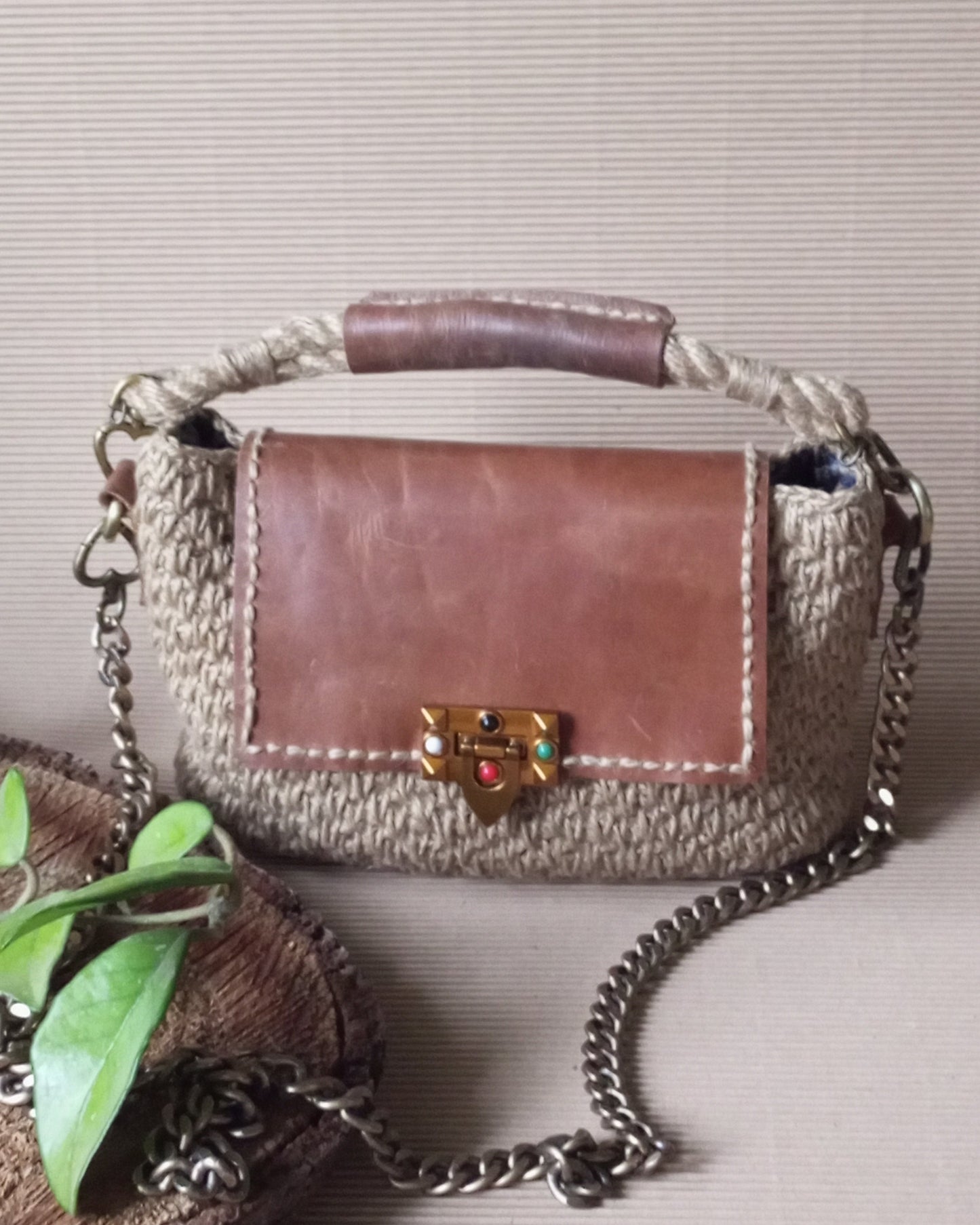 Jute crochet crossbody bag with removable chain and leather details