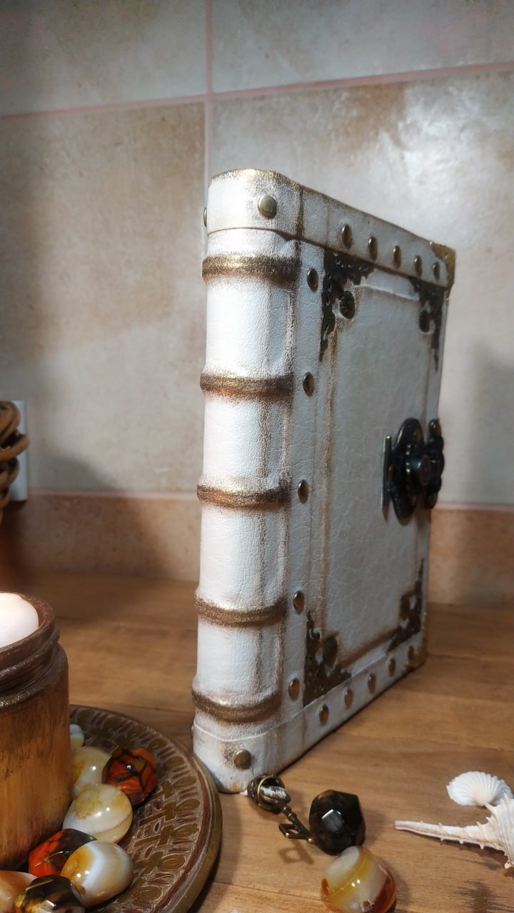 White Leather Journal with Antique Lock – Handmade Vintage Blank Notebook, Book of Shadows